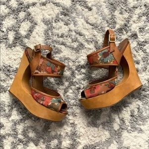Steve Madden Draagon Wooden Wedge Flower Size 7